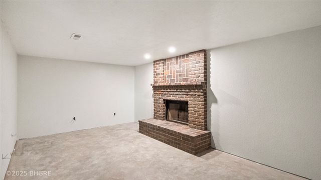 2325 E 40th Court, Des Moines, IA 50317