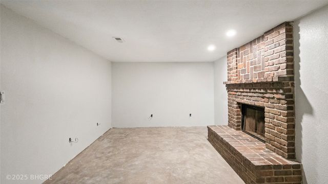 2325 E 40th Court, Des Moines, IA 50317