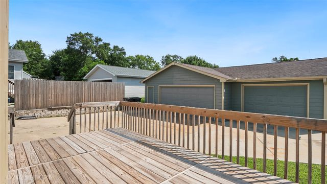 2325 E 40th Court, Des Moines, IA 50317