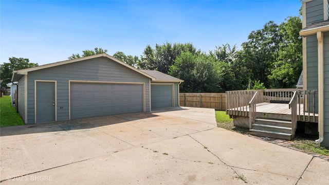 2325 E 40th Court, Des Moines, IA 50317