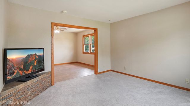 2325 E 40th Court, Des Moines, IA 50317