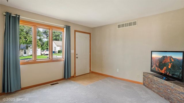 2325 E 40th Court, Des Moines, IA 50317