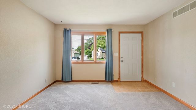 2325 E 40th Court, Des Moines, IA 50317