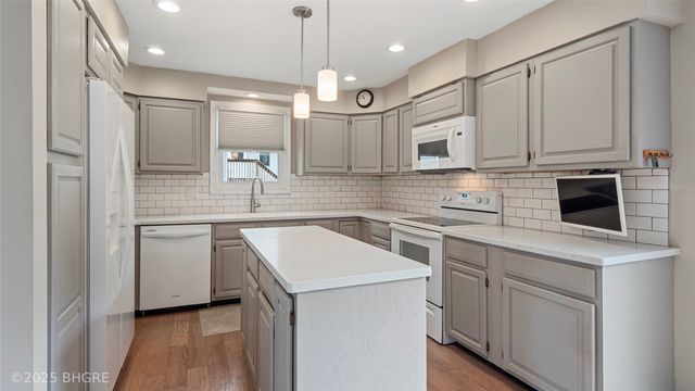 2325 E 40th Court, Des Moines, IA 50317