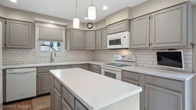 2325 E 40th Court, Des Moines, IA 50317