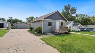 2325 E 40th Court, Des Moines, IA 50317