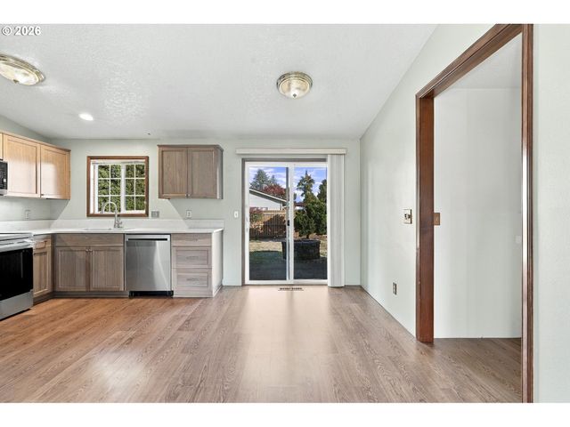 3739 Ne OLYMPIC St, Hillsboro, OR 97124