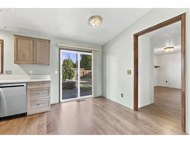 3739 Ne OLYMPIC St, Hillsboro, OR 97124