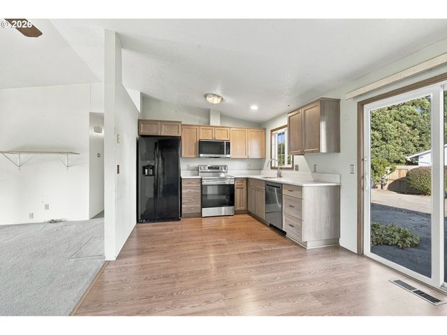 3739 Ne OLYMPIC St, Hillsboro, OR 97124