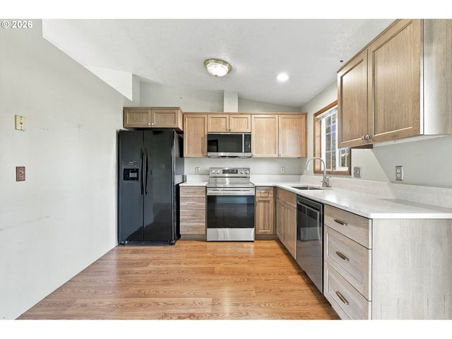 3739 Ne OLYMPIC St, Hillsboro, OR 97124