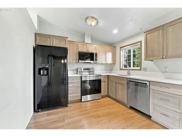 3739 Ne OLYMPIC St, Hillsboro, OR 97124