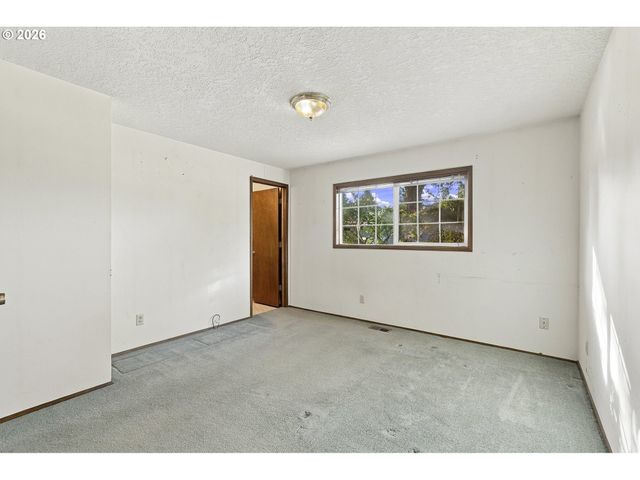 3739 Ne OLYMPIC St, Hillsboro, OR 97124