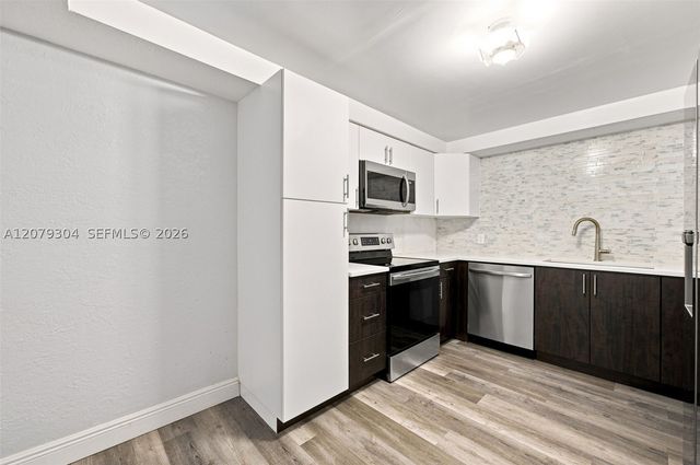 16325 Golf Club Rd 104, Weston, FL 33326