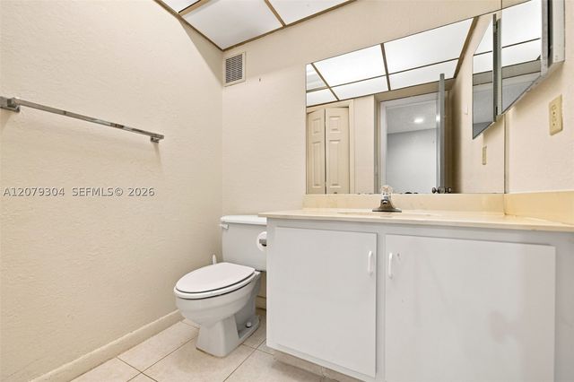 16325 Golf Club Rd 104, Weston, FL 33326