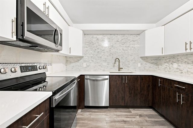 16325 Golf Club Rd 104, Weston, FL 33326