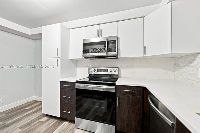 16325 Golf Club Rd 104, Weston, FL 33326