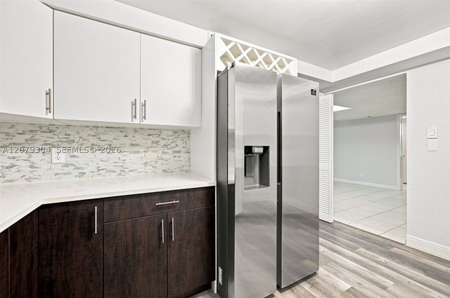 16325 Golf Club Rd 104, Weston, FL 33326