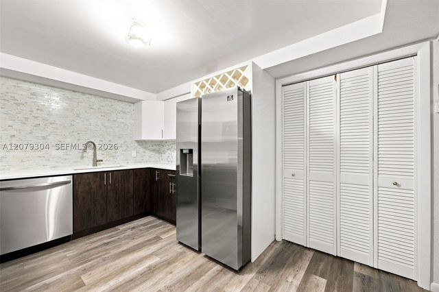 16325 Golf Club Rd 104, Weston, FL 33326