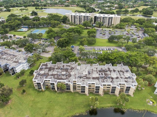 16325 Golf Club Rd 104, Weston, FL 33326