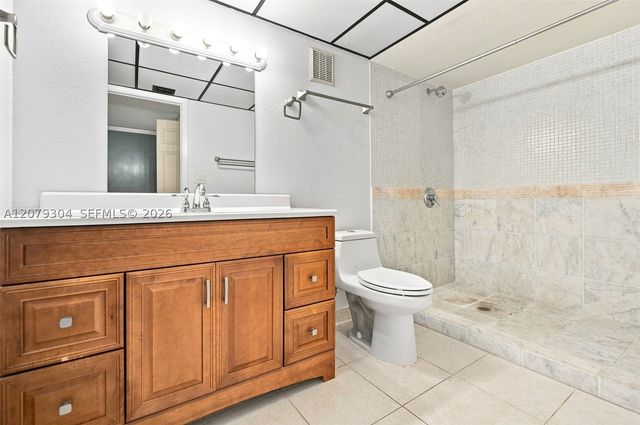 16325 Golf Club Rd 104, Weston, FL 33326