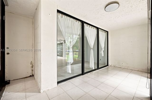 16325 Golf Club Rd 104, Weston, FL 33326