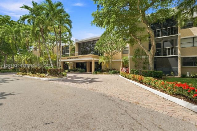 16325 Golf Club Rd 104, Weston, FL 33326