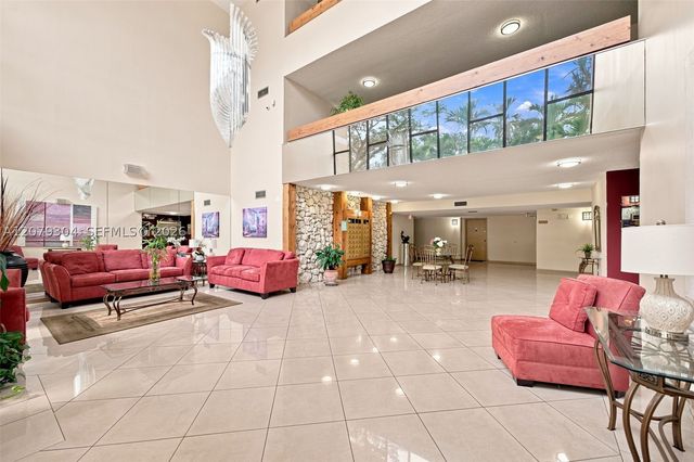 16325 Golf Club Rd 104, Weston, FL 33326