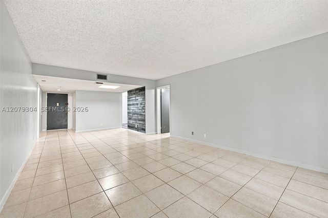 16325 Golf Club Rd 104, Weston, FL 33326