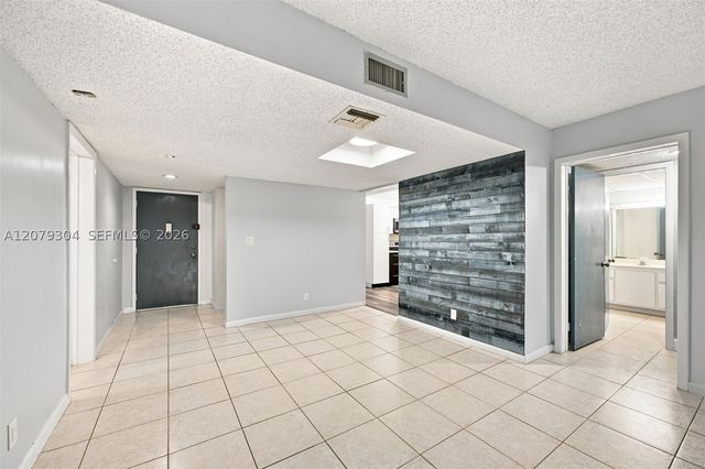 16325 Golf Club Rd 104, Weston, FL 33326