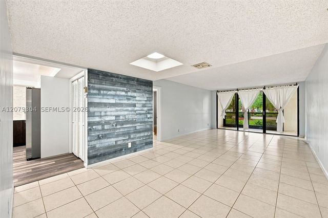 16325 Golf Club Rd 104, Weston, FL 33326