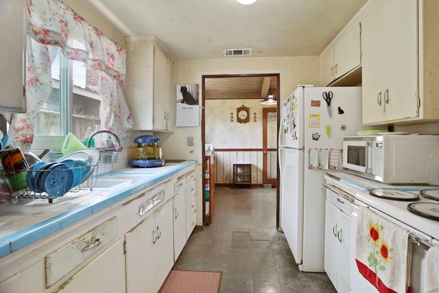 6335 N Pershing Ave, Stockton, CA 95207