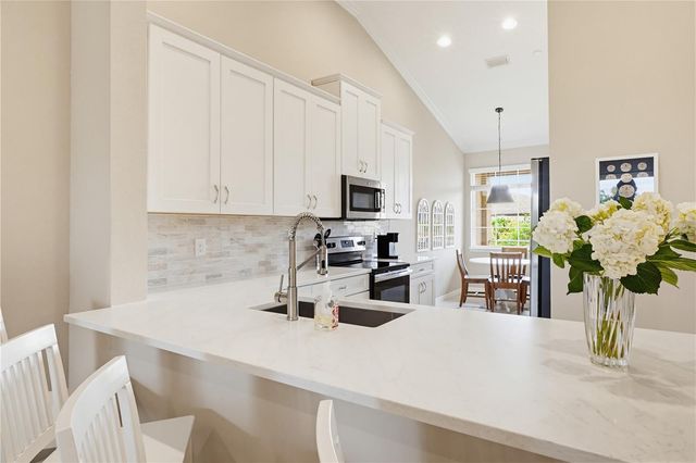 13810 MESSINA LOOP 203, Bradenton, FL 34211