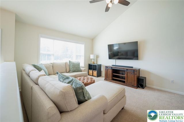 534 Seip Avenue, Nazareth Boro, PA 18064