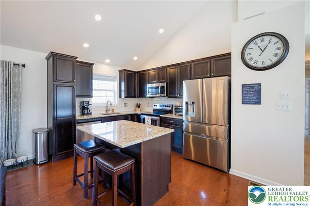 534 Seip Avenue, Nazareth Boro, PA 18064
