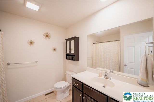 534 Seip Avenue, Nazareth Boro, PA 18064