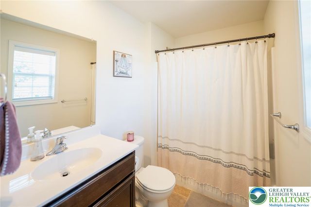 534 Seip Avenue, Nazareth Boro, PA 18064