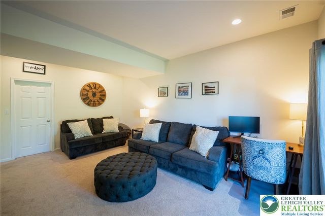 534 Seip Avenue, Nazareth Boro, PA 18064