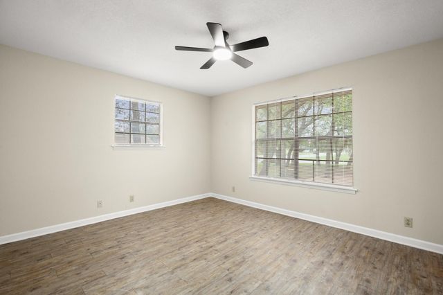 3801 Foust TRL B, Georgetown, TX 78628