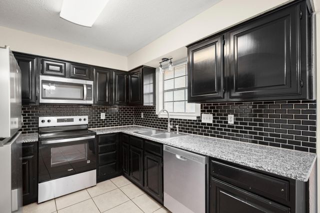 3801 Foust TRL B, Georgetown, TX 78628