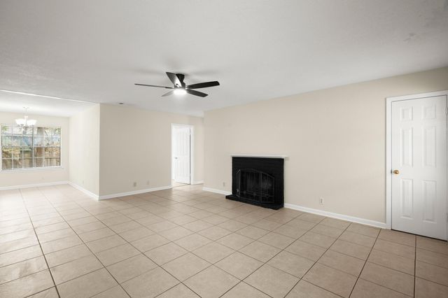 3801 Foust TRL B, Georgetown, TX 78628