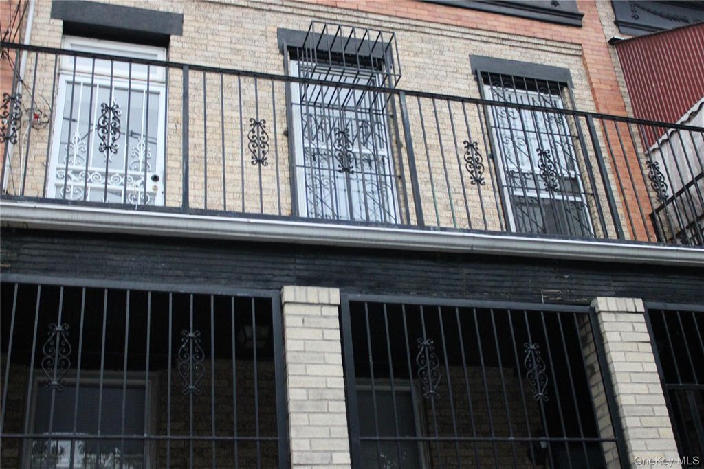 195 Autumn Avenue, Brooklyn, NY 11208
