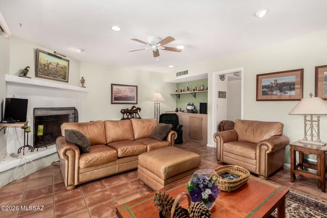 3842 N Calle Hondonada, Tucson, AZ 85750