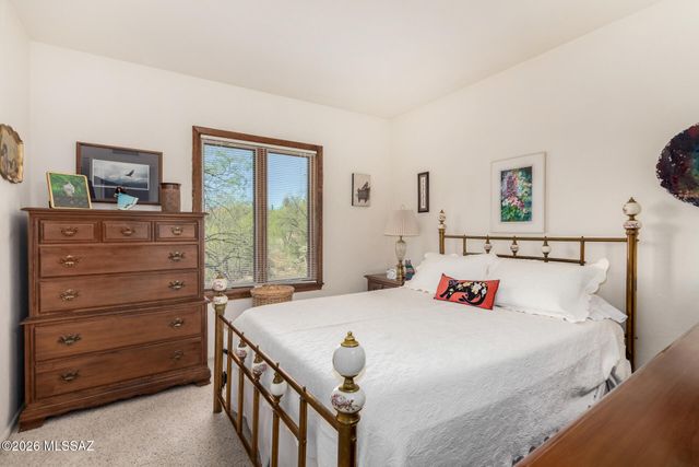 3842 N Calle Hondonada, Tucson, AZ 85750