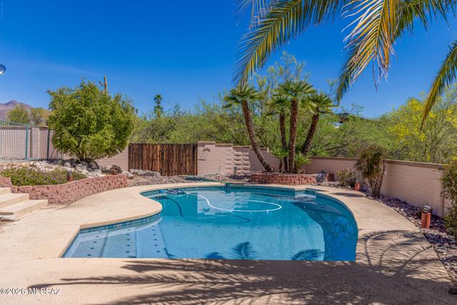 3842 N Calle Hondonada, Tucson, AZ 85750