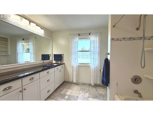 12550 Se 242ND Ave, Damascus, OR 97089