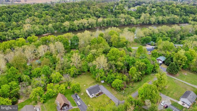 225 CEDAR CREEK DR, Harpers Ferry, WV 25425
