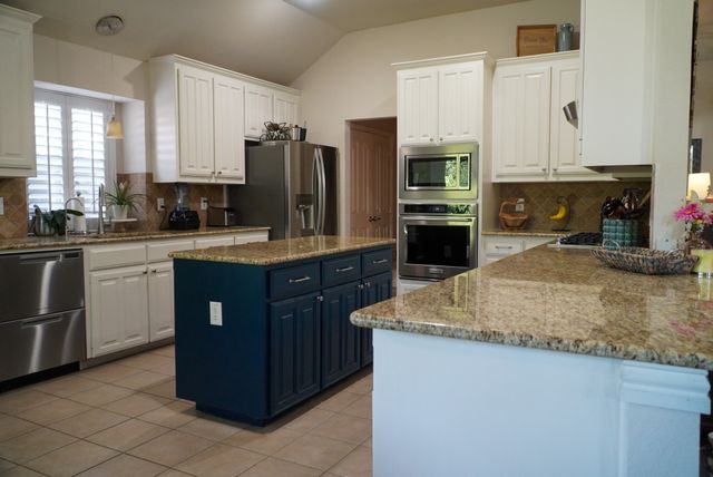 837 Huebner Way, Burleson, TX 76028