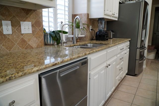 837 Huebner Way, Burleson, TX 76028