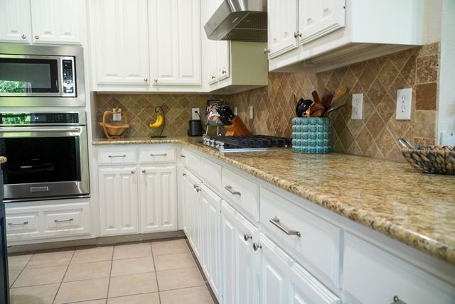 837 Huebner Way, Burleson, TX 76028