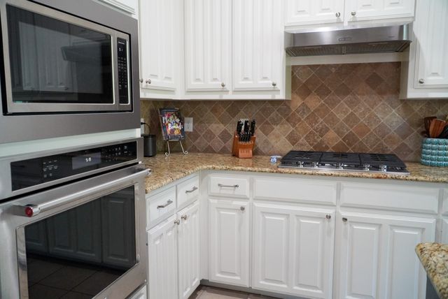 837 Huebner Way, Burleson, TX 76028